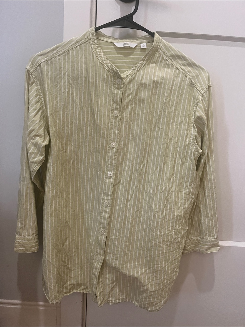 Uniqlo light green striped 3/4 sleeve linen shirt